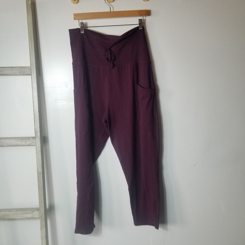 NWT FABLETICS WOMEN'S PURPLE CROPPED LEGGINGS SIZE XXL
